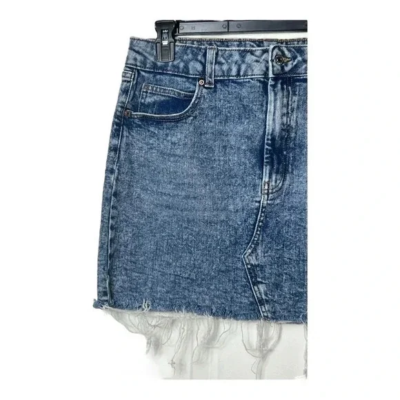 1560. WILD FABLE DENIM MINI LENGTH SKIRT CUTOFF FRAYED HEM SIZE 14 MEDIUM WASH‎ - Picture 3 of 7